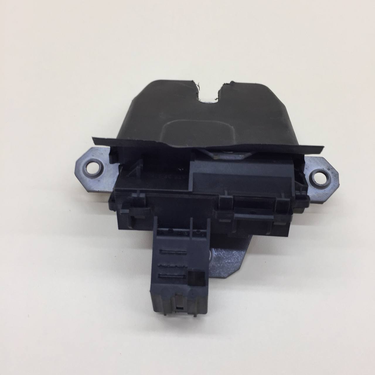 Замок багажника Ford Focus 3 2011>