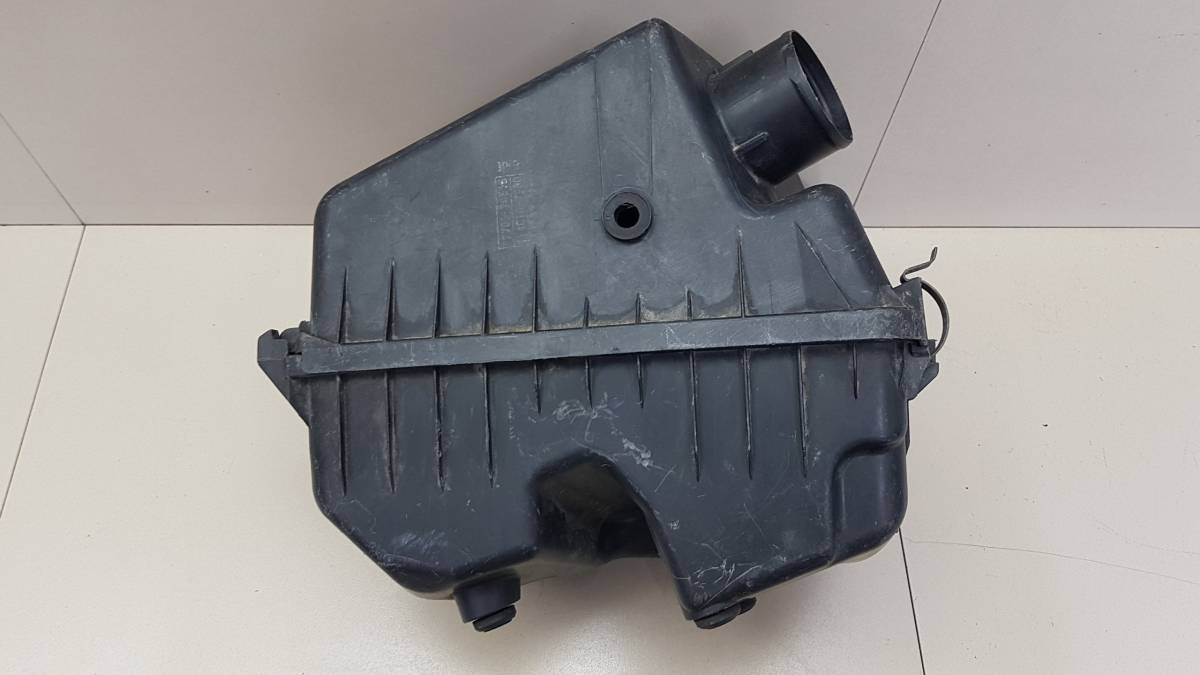 Корпус воздушного фильтра Toyota Vista Ardeo (V50) 1998-2003
