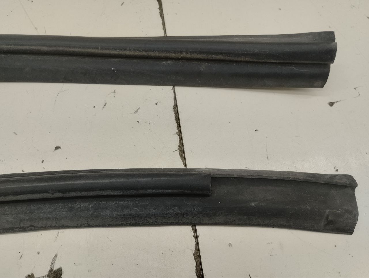 Уплотнитель (Наружный) Renault Sandero Stepway (5S) 2014-2022