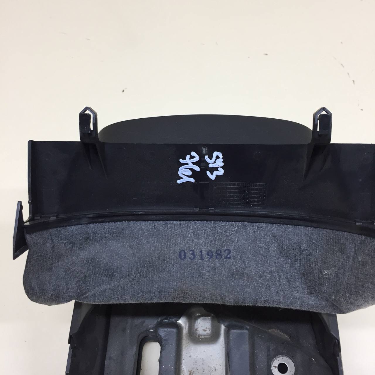 Кожух рулевой колонки Ford Focus 2 (DB) 2008-2011 Кожух рулевой колонки Ford Focus 2 (DB) 2008-2011