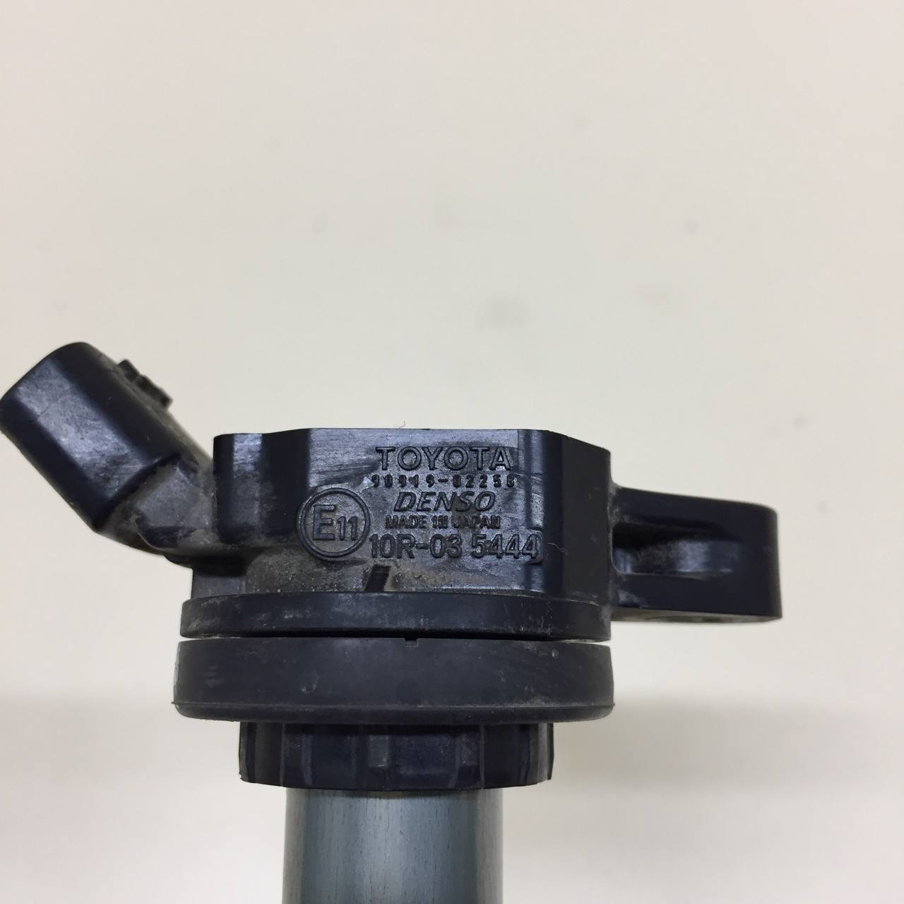 Катушка зажигания Toyota Corolla E180 2013-2019 Катушка зажигания Toyota Corolla E180 2013-2019