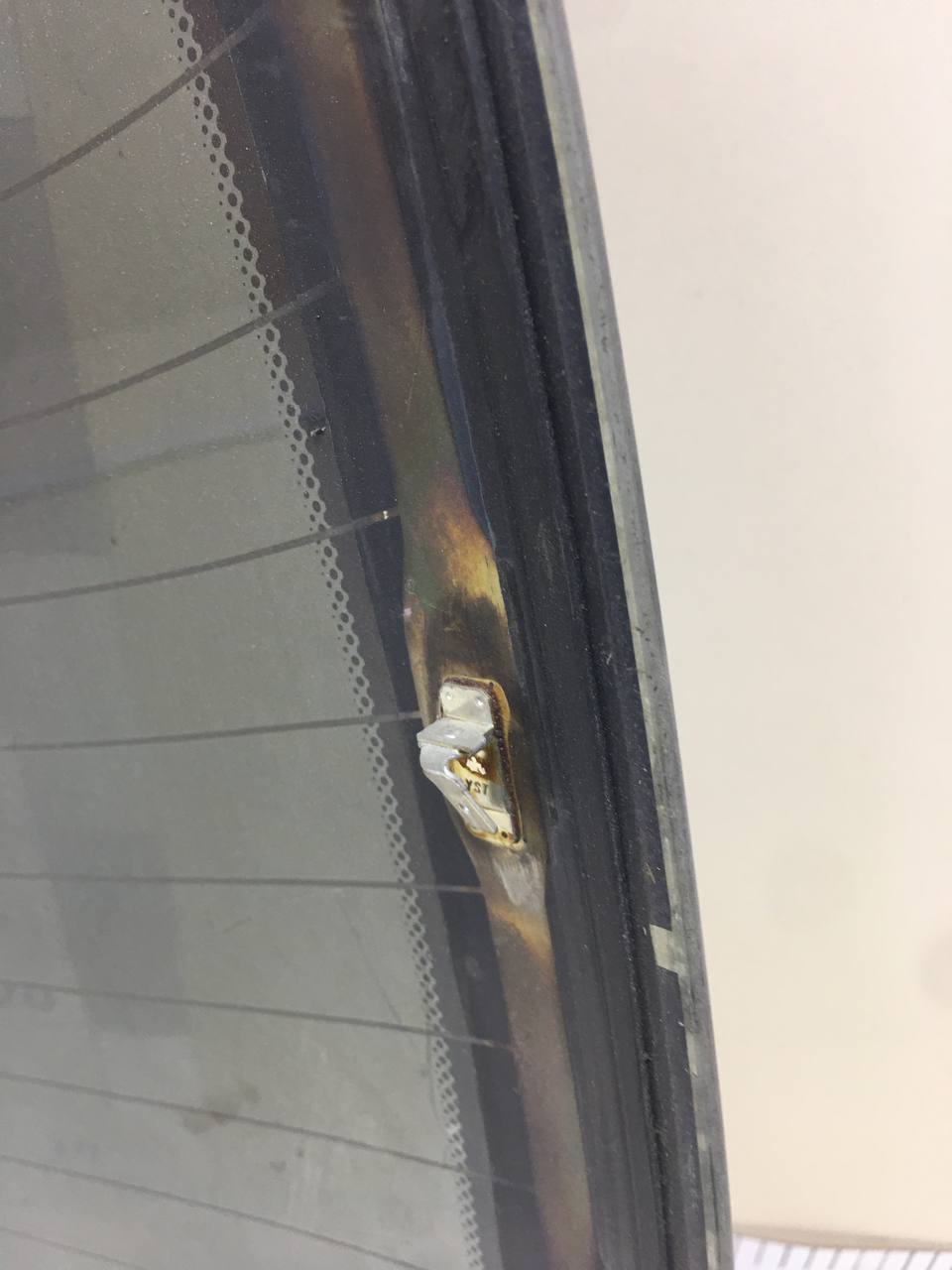 Стекло заднее Kia Spectra (SD) 2004-2011