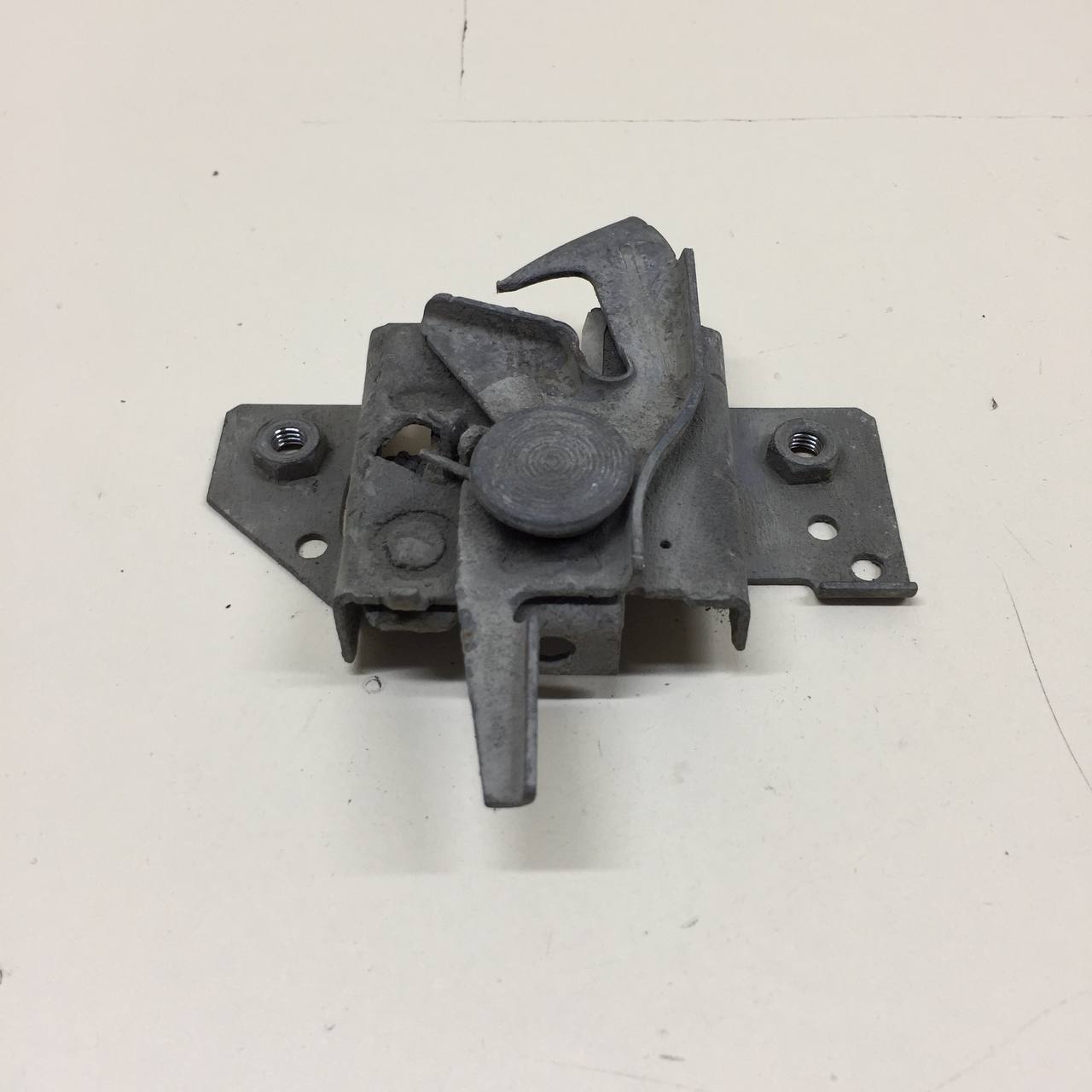 Замок капота Ford Fusion (JU) 2002-2012 Замок капота Ford Fusion (JU) 2002-2012
