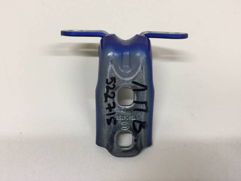 Петля двери передней левой верхняя Chevrolet Aveo T300 2011>