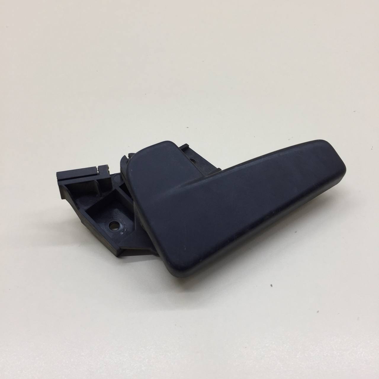 Ручка открывания капота Volkswagen Polo (MK5) 2011-2020 Ручка открывания капота Volkswagen Polo (MK5) 2011-2020