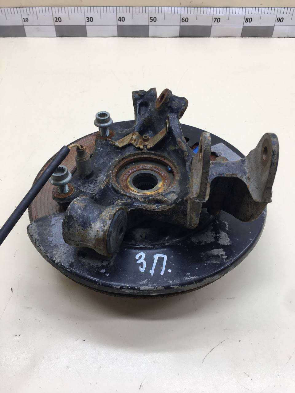 Кулак поворотный задний правый Porsche Cayenne 2003-2010