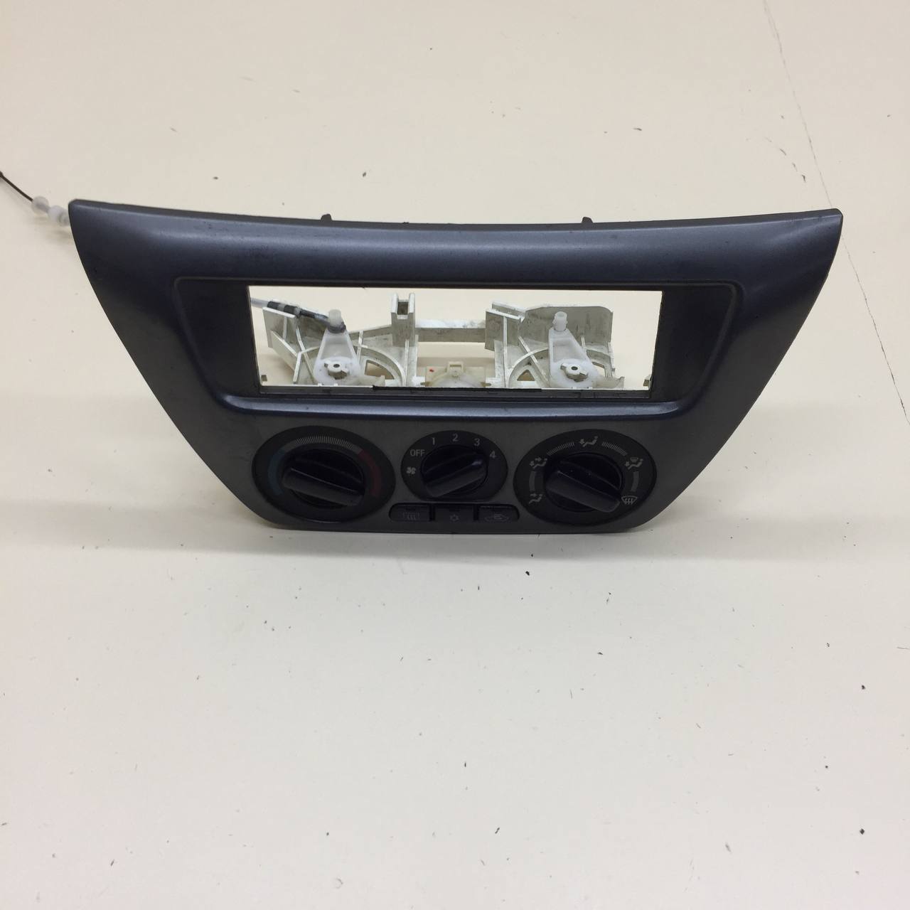 Блок управления отопителем Mitsubishi Lancer 9 (CS/Classic) 2000-2011 Блок управления отопителем Mitsubishi Lancer 9 (CS/Classic) 2000-2011