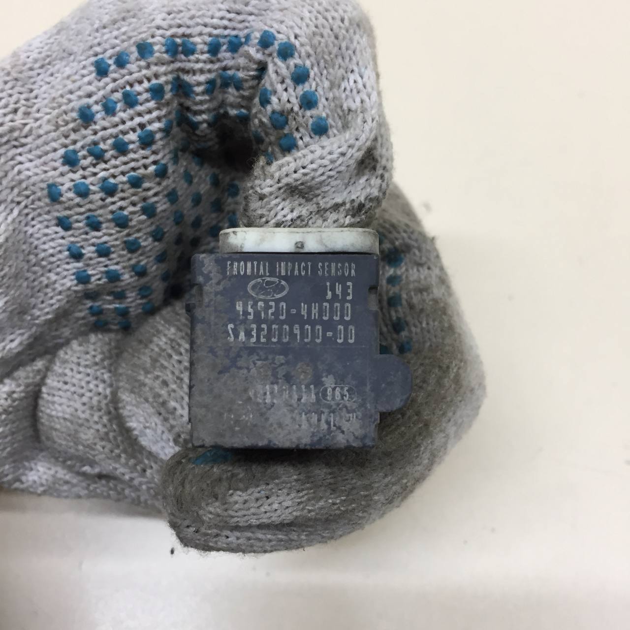 Датчик AIR BAG Hyundai Starex H1/Grand Starex 2007> Датчик AIR BAG Hyundai Starex H1/Grand Starex 2007>