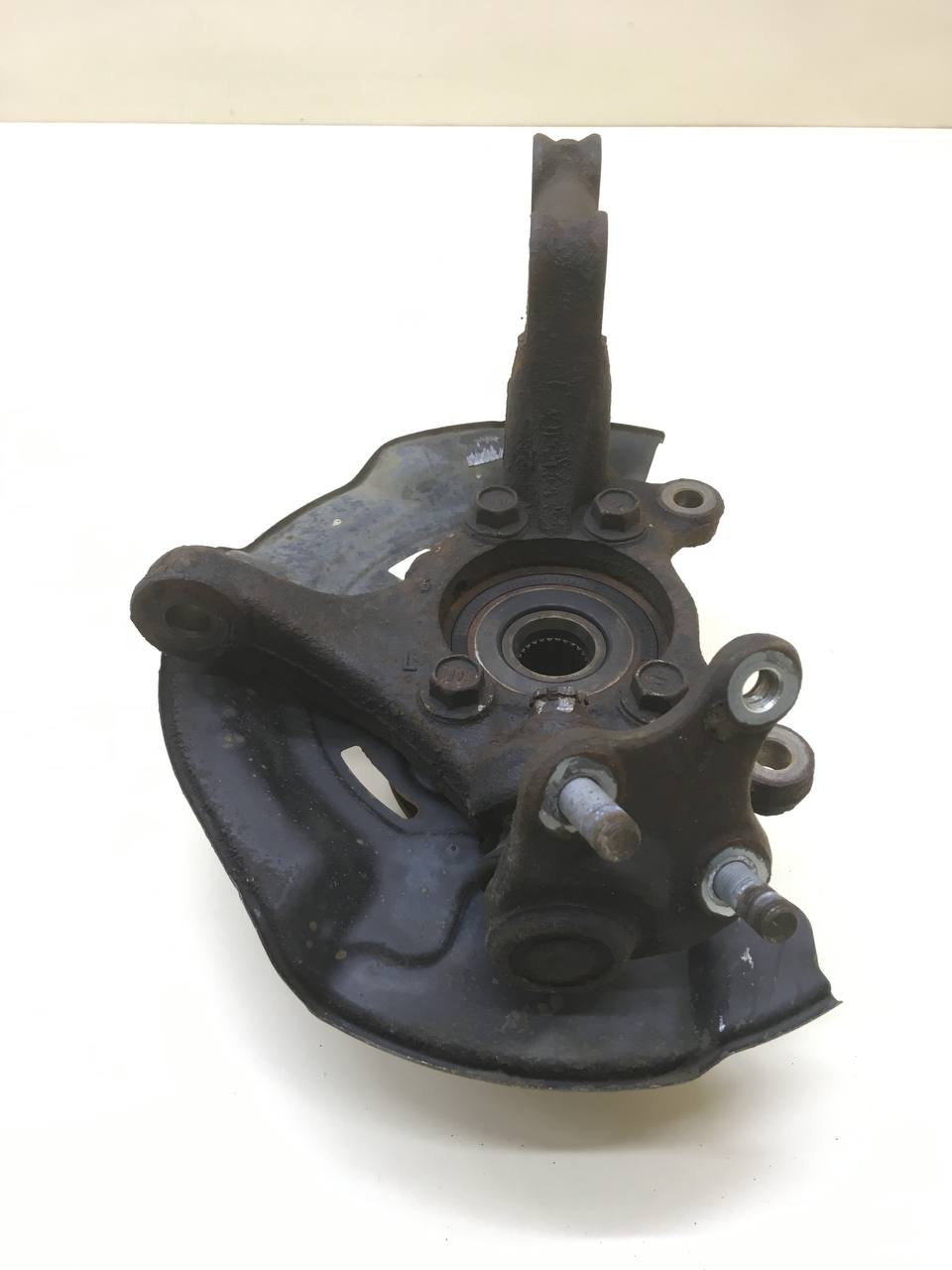 Кулак поворотный передний левый Toyota Rav 4 (A30) 2006-2013