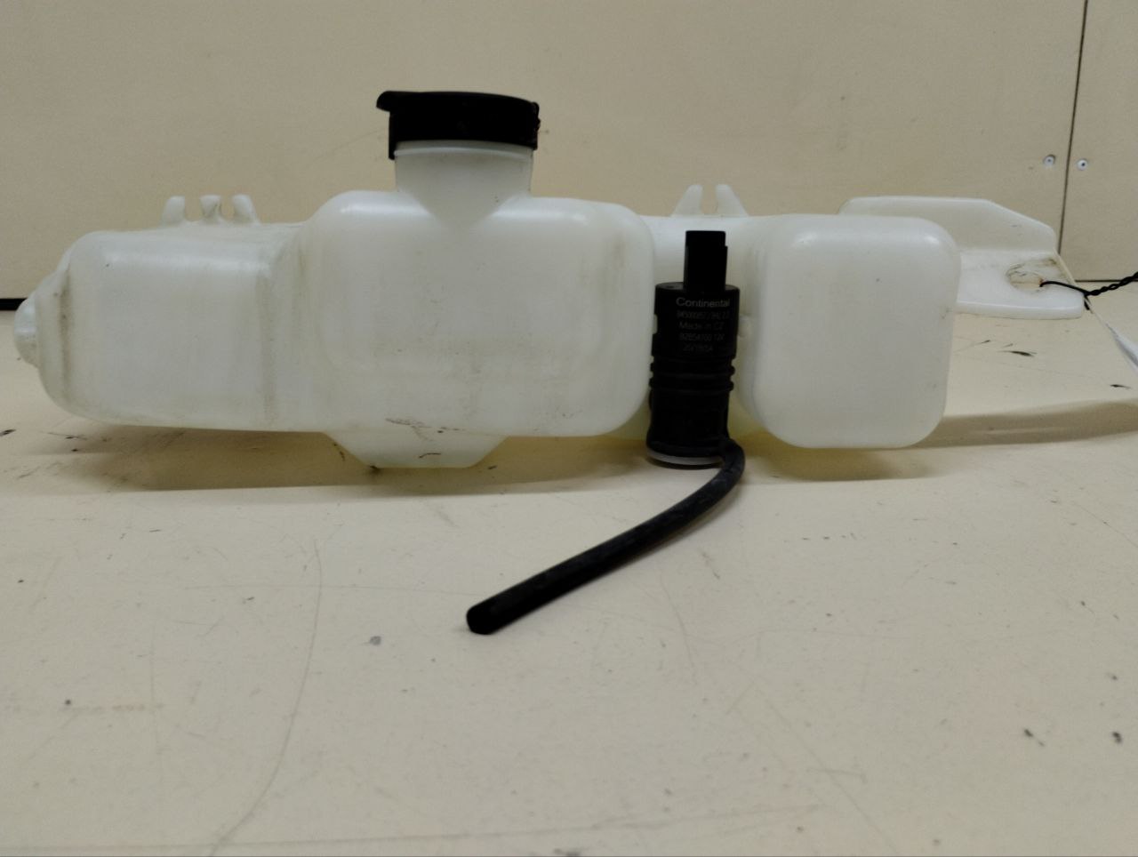 Бачок омывателя Lada Vesta 2015>