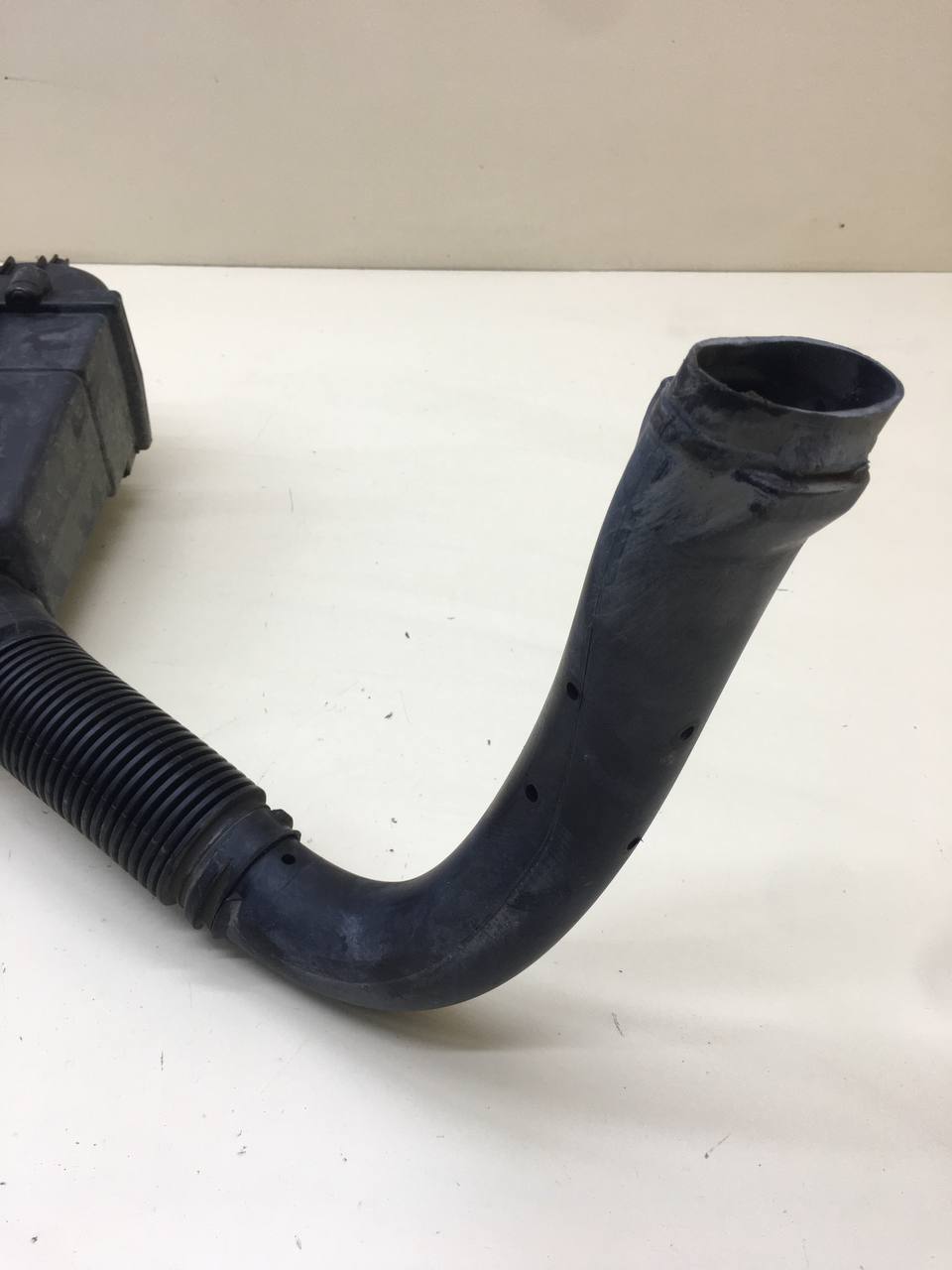 Корпус воздушного фильтра Renault Sandero 2009-2014