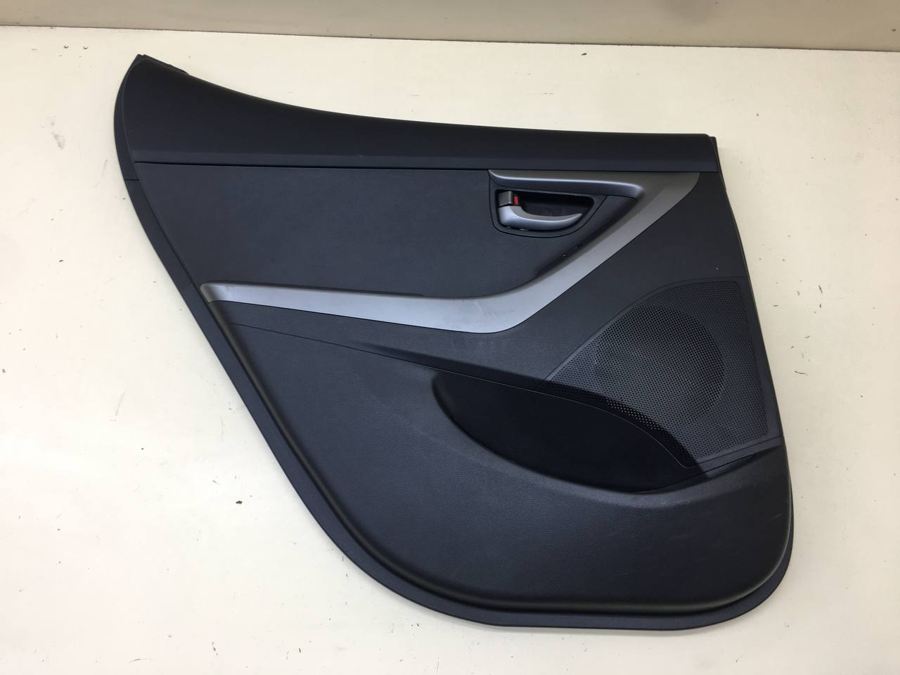 Обшивка двери задней левой Hyundai Elantra (MD) 2011-2016