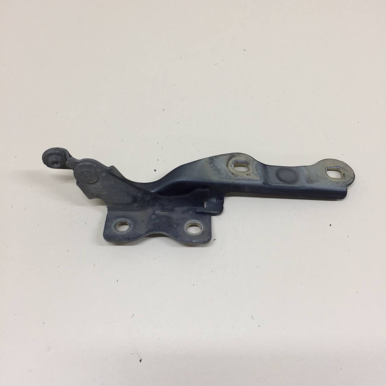Петля капота правая Chevrolet Cruze (J300) 2009-2016 Петля капота правая Chevrolet Cruze (J300) 2009-2016