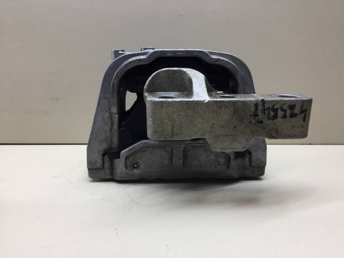 Опора двигателя правая Volkswagen Caddy 2004-2016