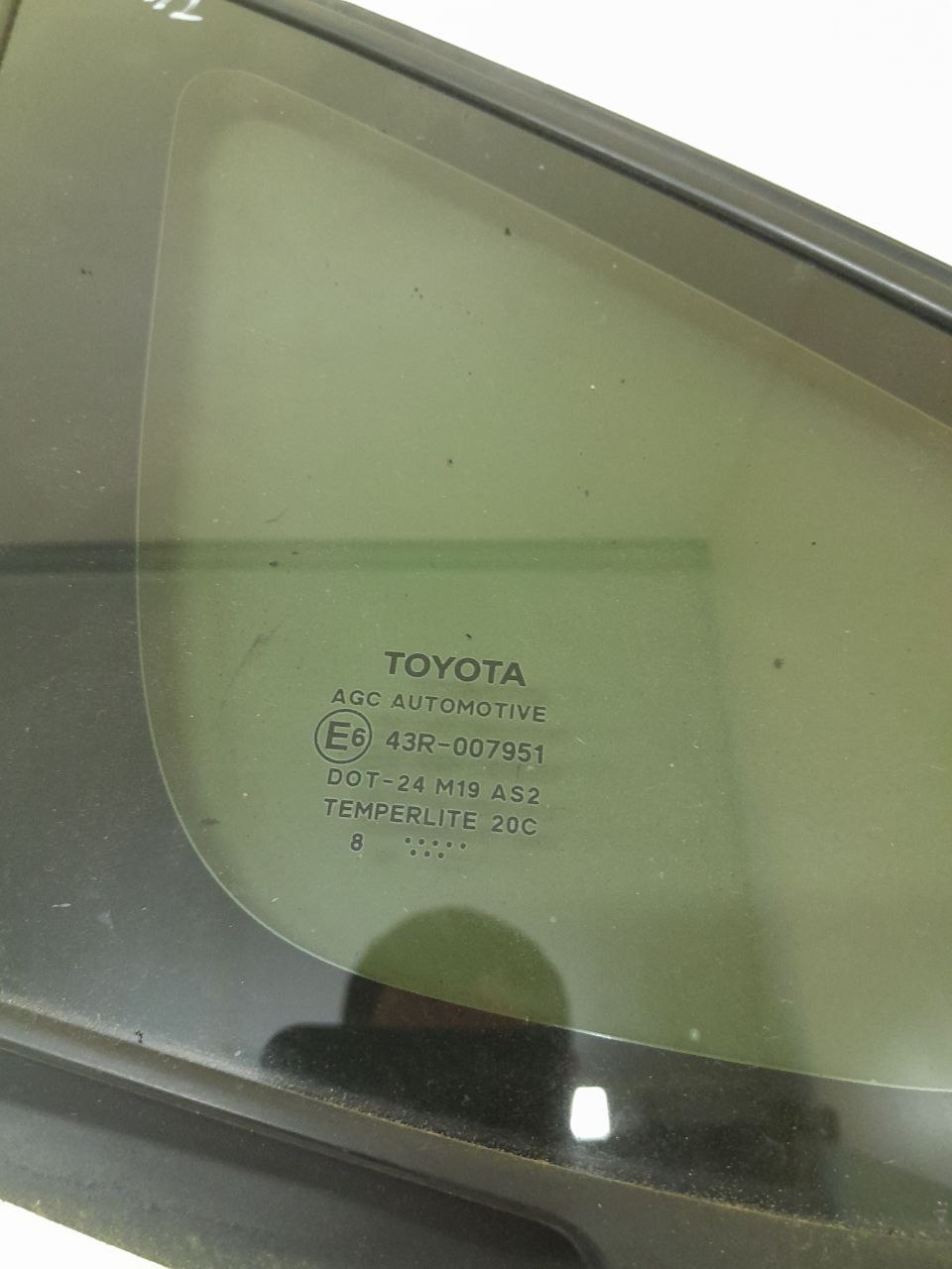 Стекло кузовное глухое правое Toyota Auris (E150) 2006-2012