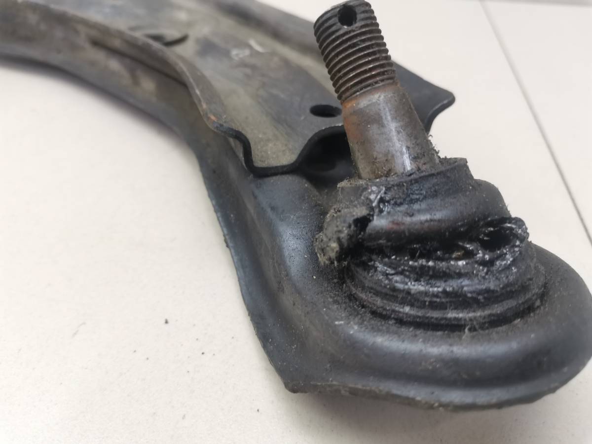 Рычаг передний правый Nissan Almera (N15) 1995-2000 Рычаг передний правый Nissan Almera (N15) 1995-2000