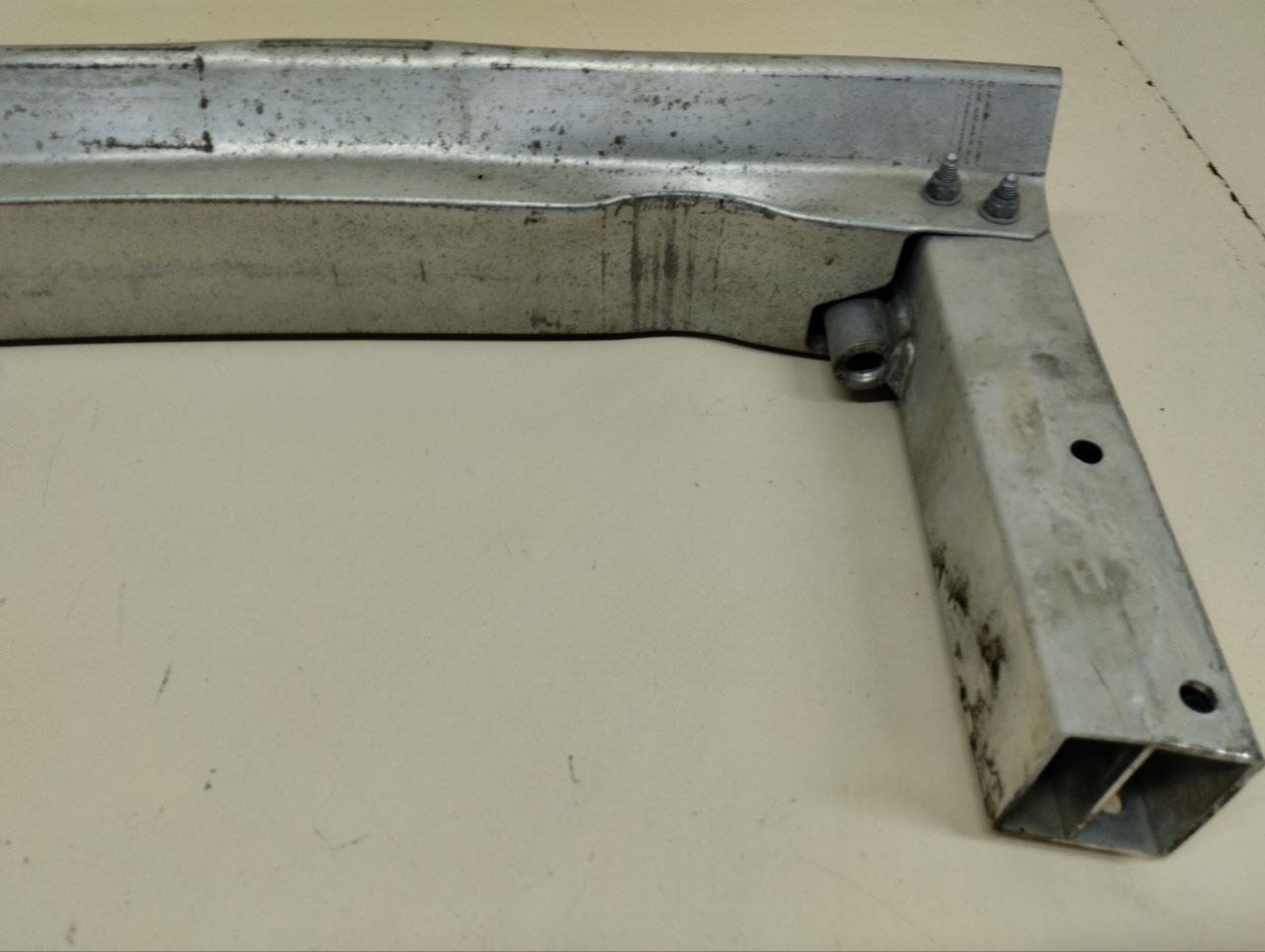 Усилитель заднего бампера Audi Q5 (8R) 2008-2017