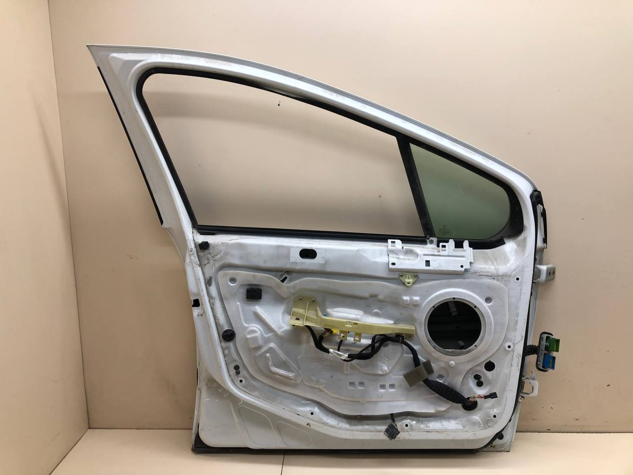 Дверь передняя левая Peugeot 308 2007>