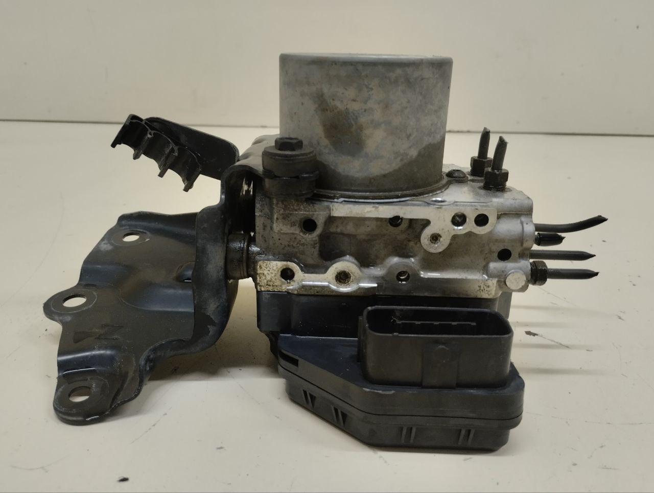 Блок ABS (насос) Toyota Rav 4 (A30) 2006-2013