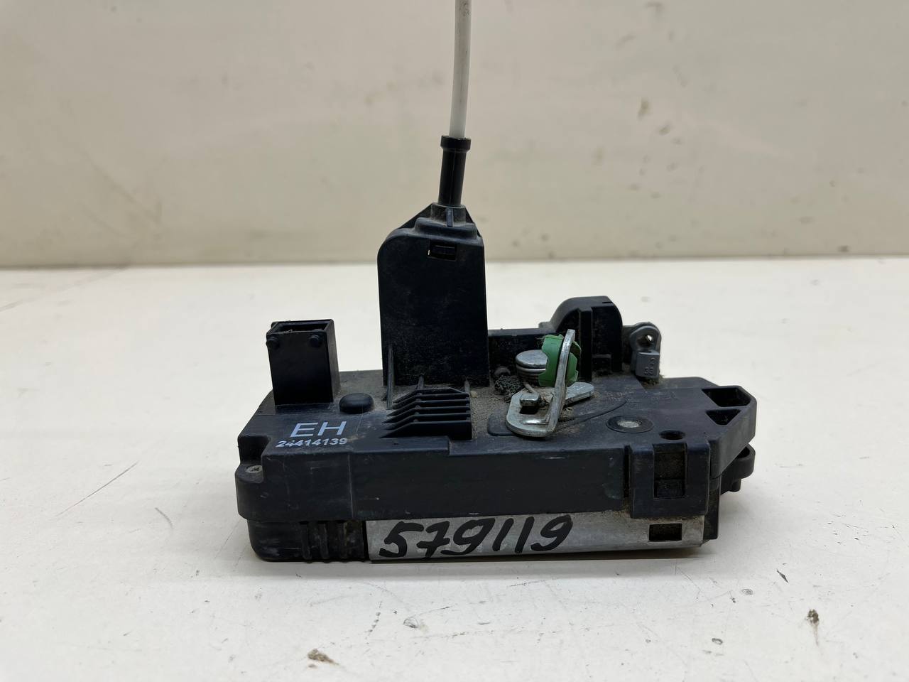 Замок двери задней правой Opel Meriva 2003-2010