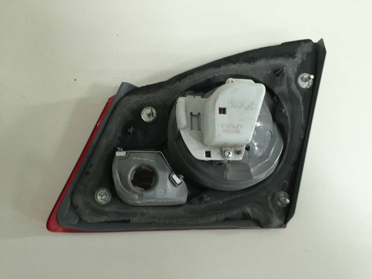 Фонарь задний внутренний левый Honda Civic 4D 2006-2012