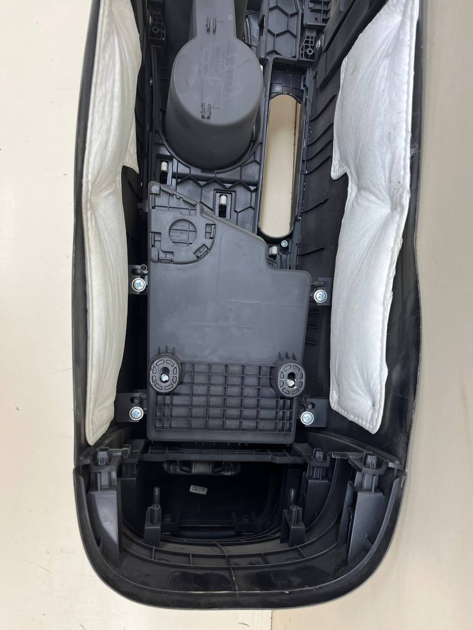 Консоль центральная Hyundai Elantra (CN7) 2020> Консоль центральная Hyundai Elantra (CN7) 2020>