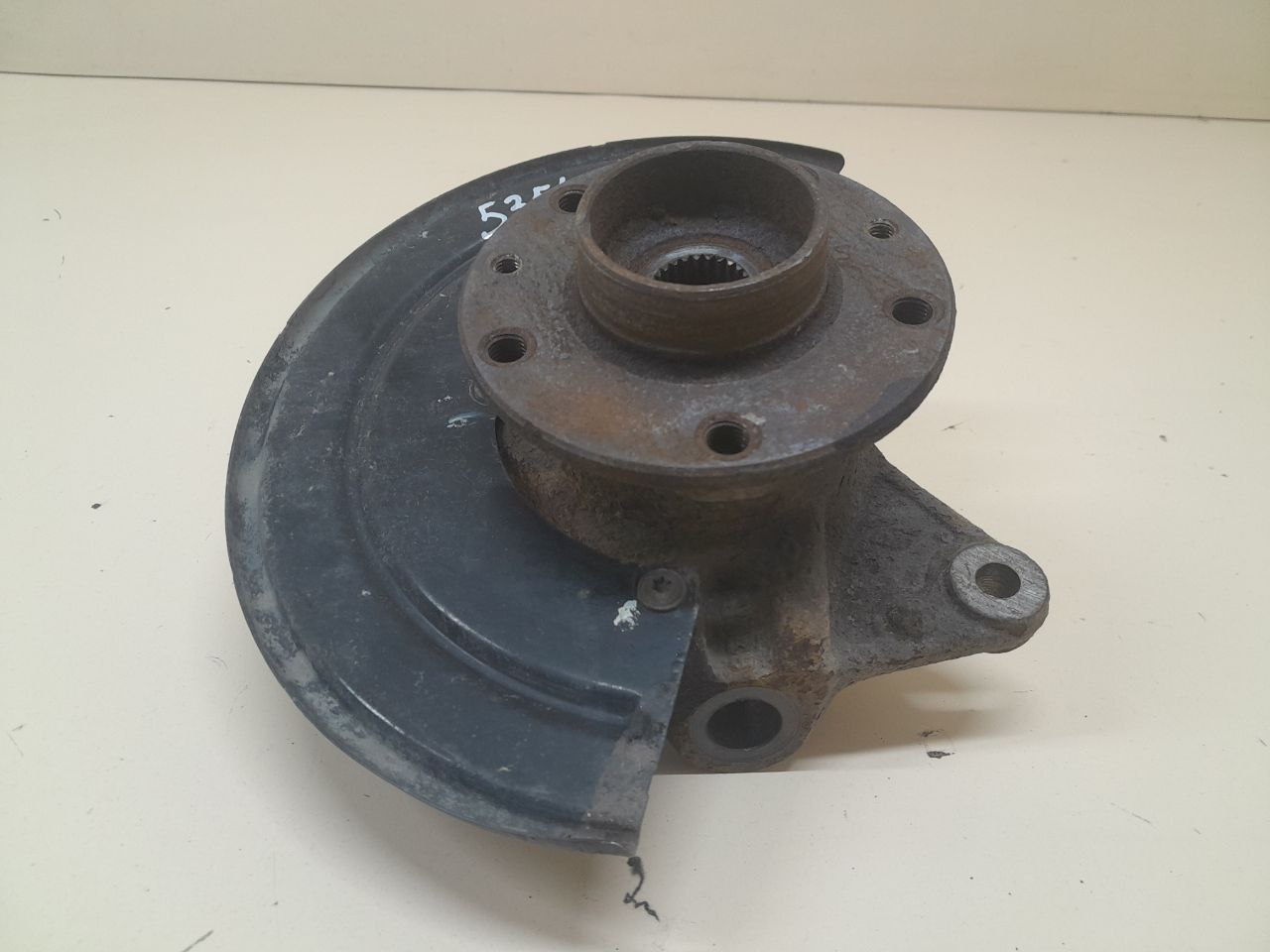 Кулак поворотный передний правый Nissan Terrano (D10) 2014>