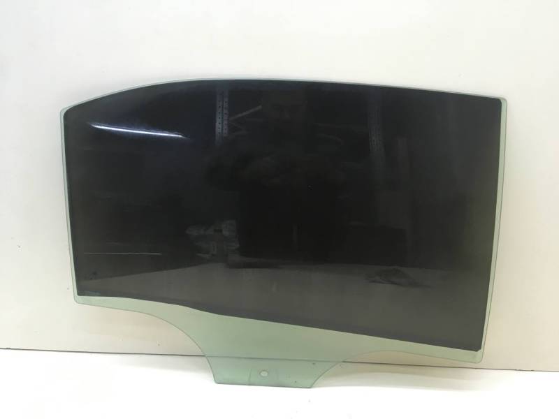 Стекло двери задней правой Skoda Rapid 2012-2020