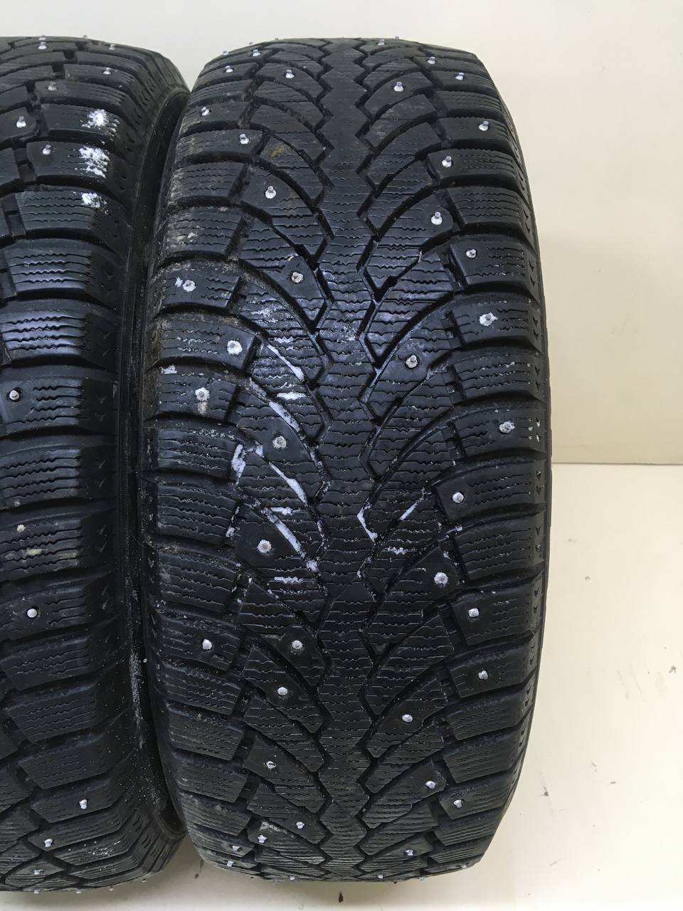 Шины R16 Зимние шипованные Formula ICE.