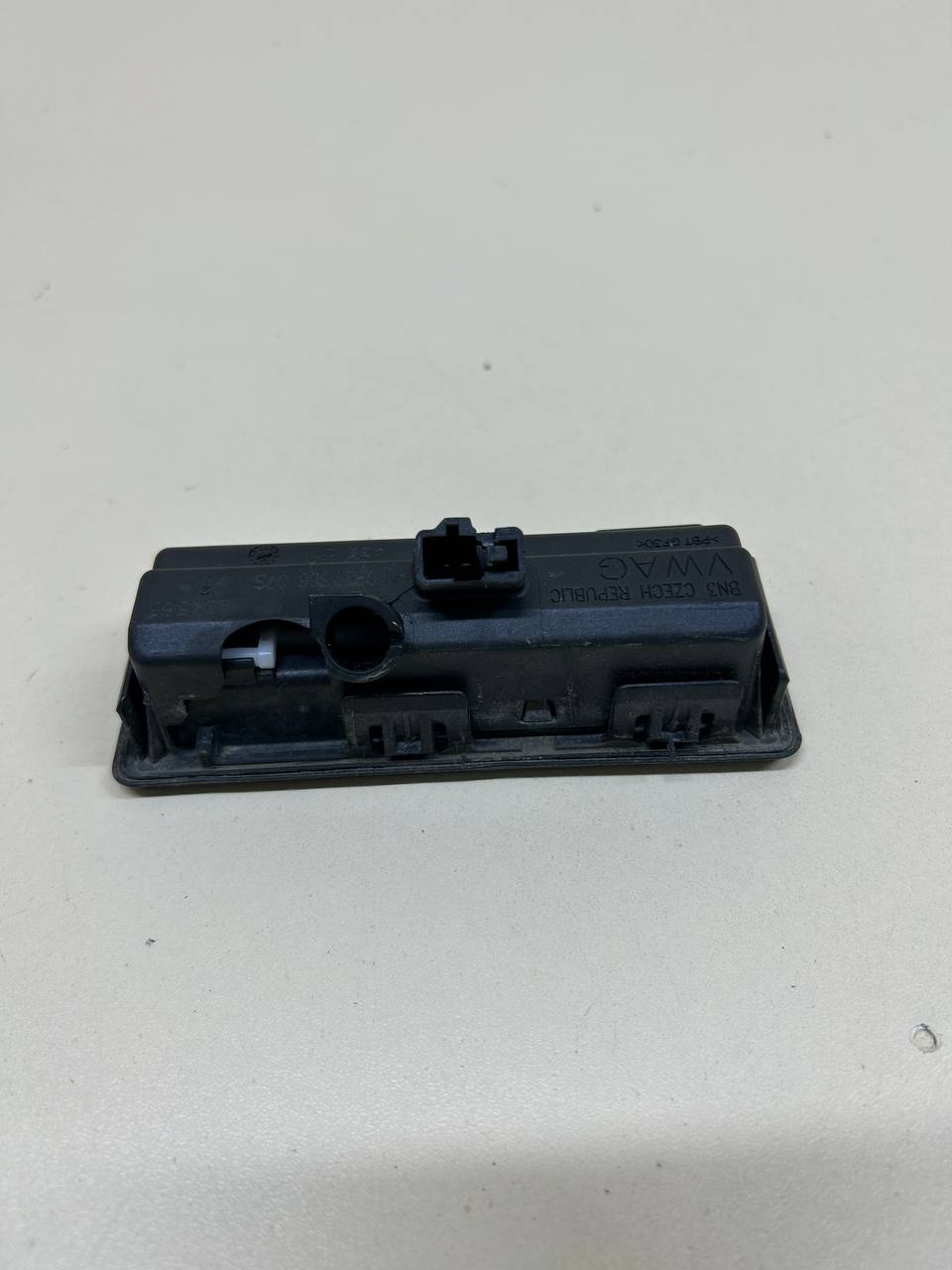 Кнопка открывания багажника Volkswagen Polo (MK5) 2011-2020