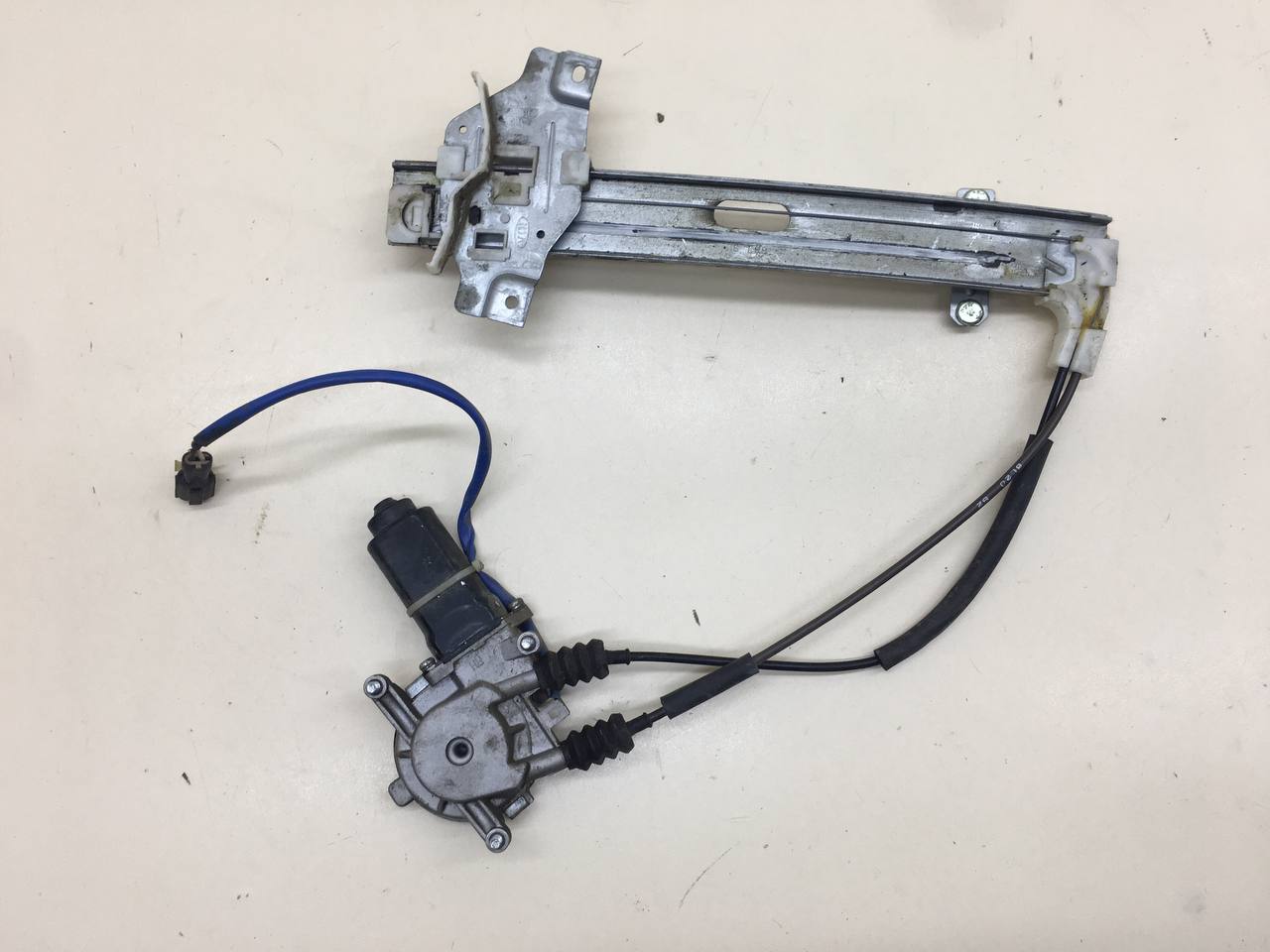 Стеклоподъемник электр. задний правый Kia Spectra (SD) 2004-2011