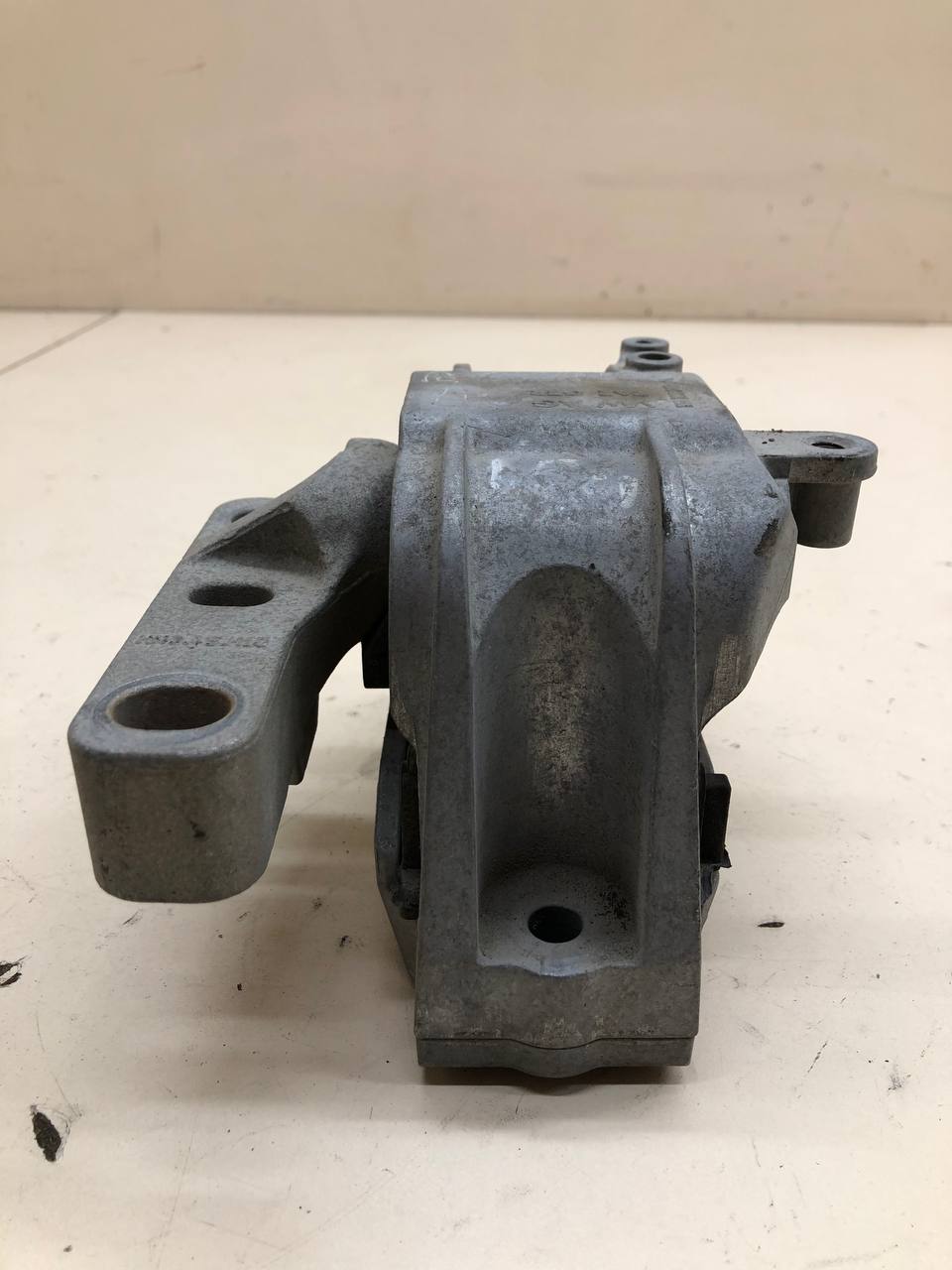 Опора двигателя правая Volkswagen Golf 5 (1K) 2003-2009 Опора двигателя правая Volkswagen Golf 5 (1K) 2003-2009