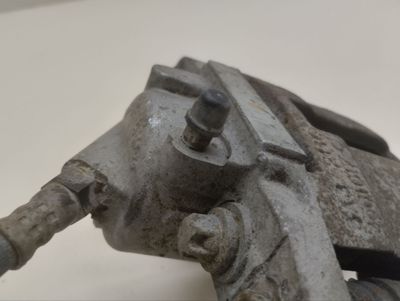 Суппорт передний правый Lada Granta 2011>