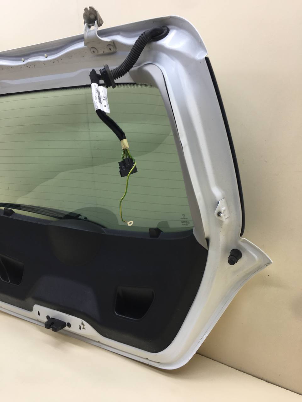 Дверь багажника со стеклом Peugeot 207 2006-2013 Дверь багажника со стеклом Peugeot 207 2006-2013