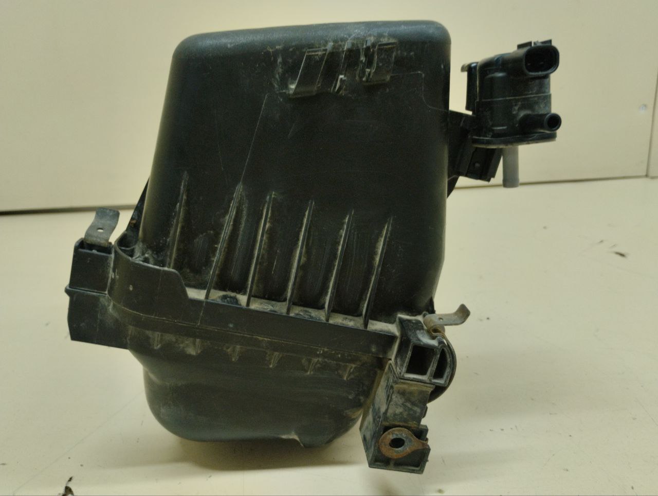 Корпус воздушного фильтра Toyota Auris (E150) 2006-2012