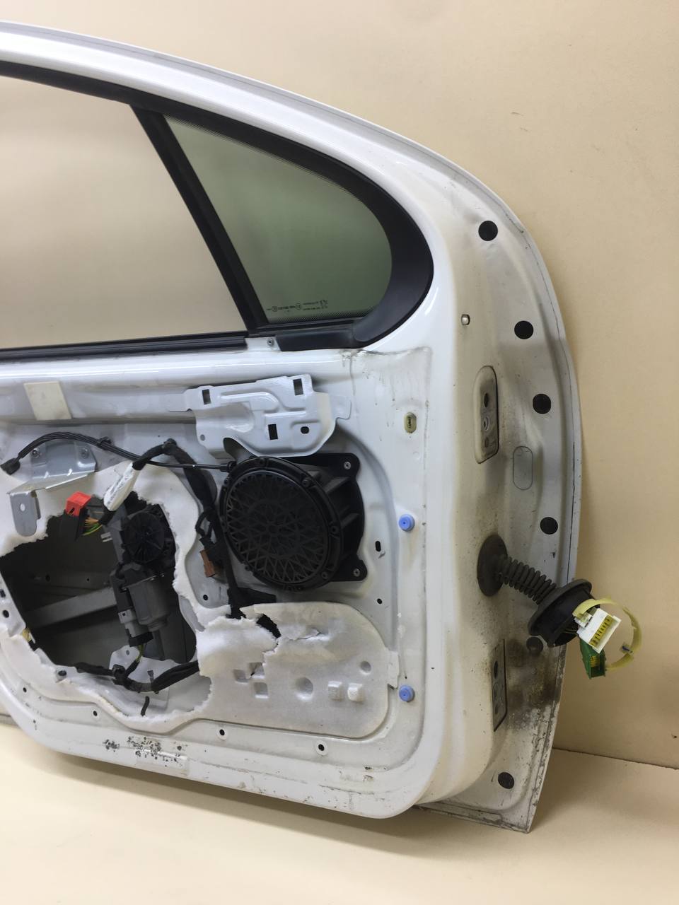 Дверь передняя левая Peugeot 207 2006-2013