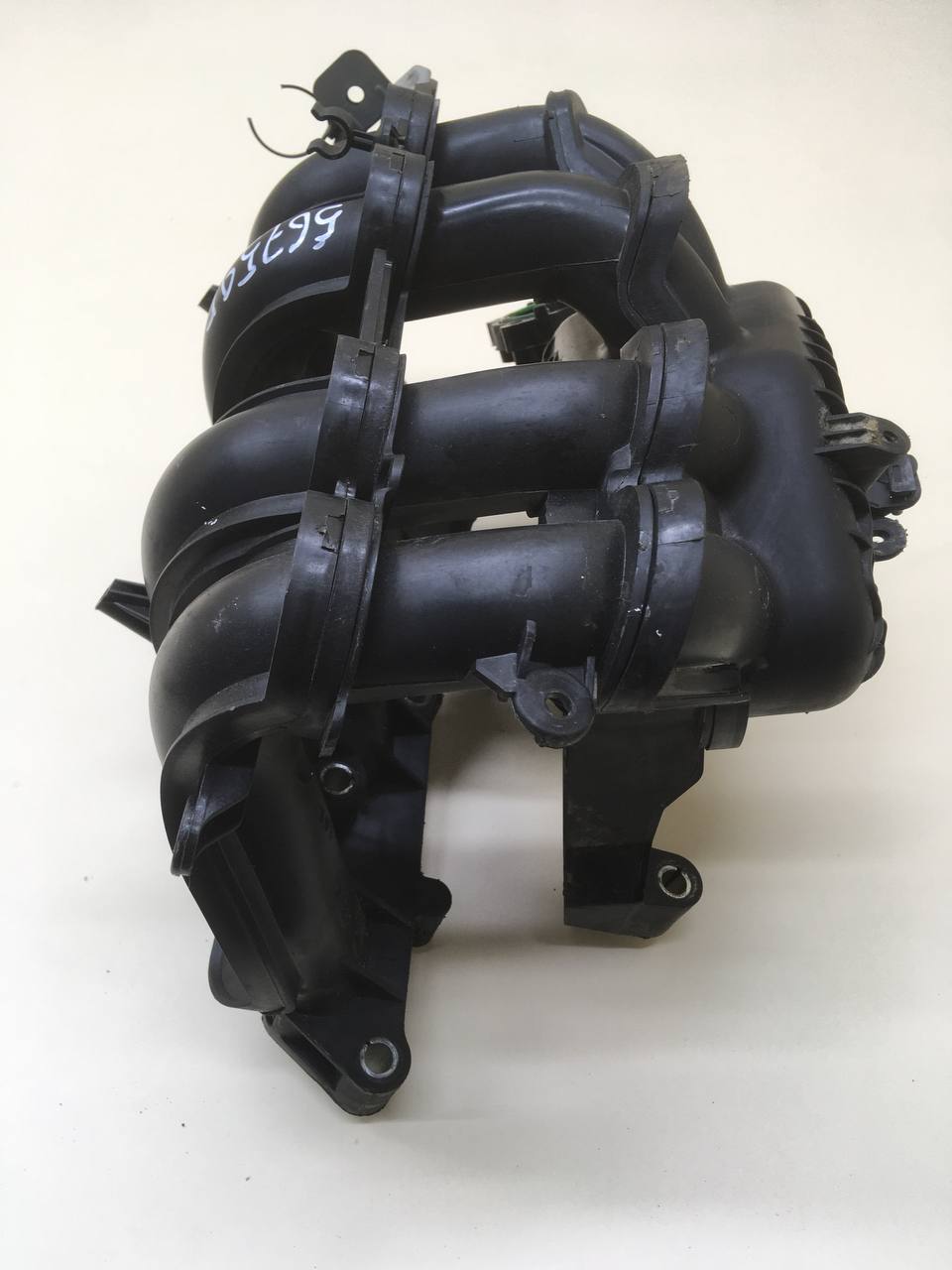 Коллектор впускной Ford Focus 3 2011> Коллектор впускной Ford Focus 3 2011>