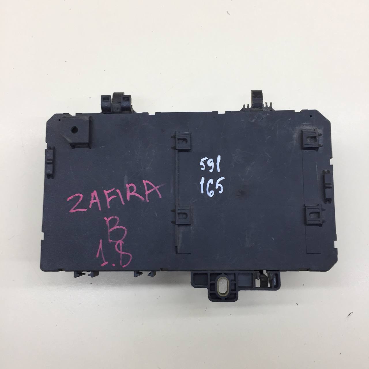 Блок предохранителей Opel Zafira (B) 2005-2012
