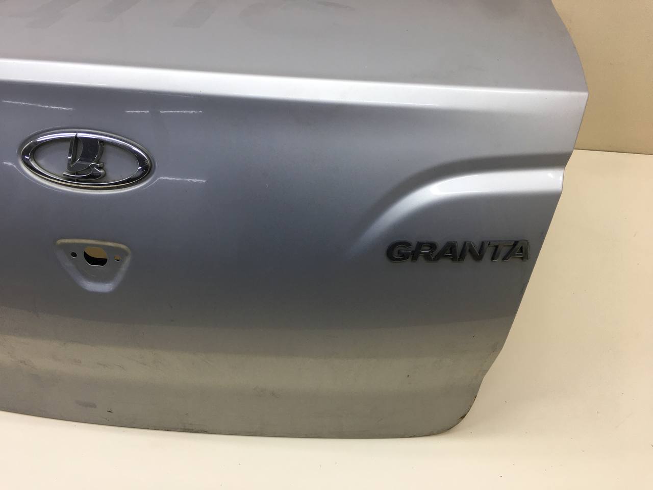 Крышка багажника Lada Granta 2011>