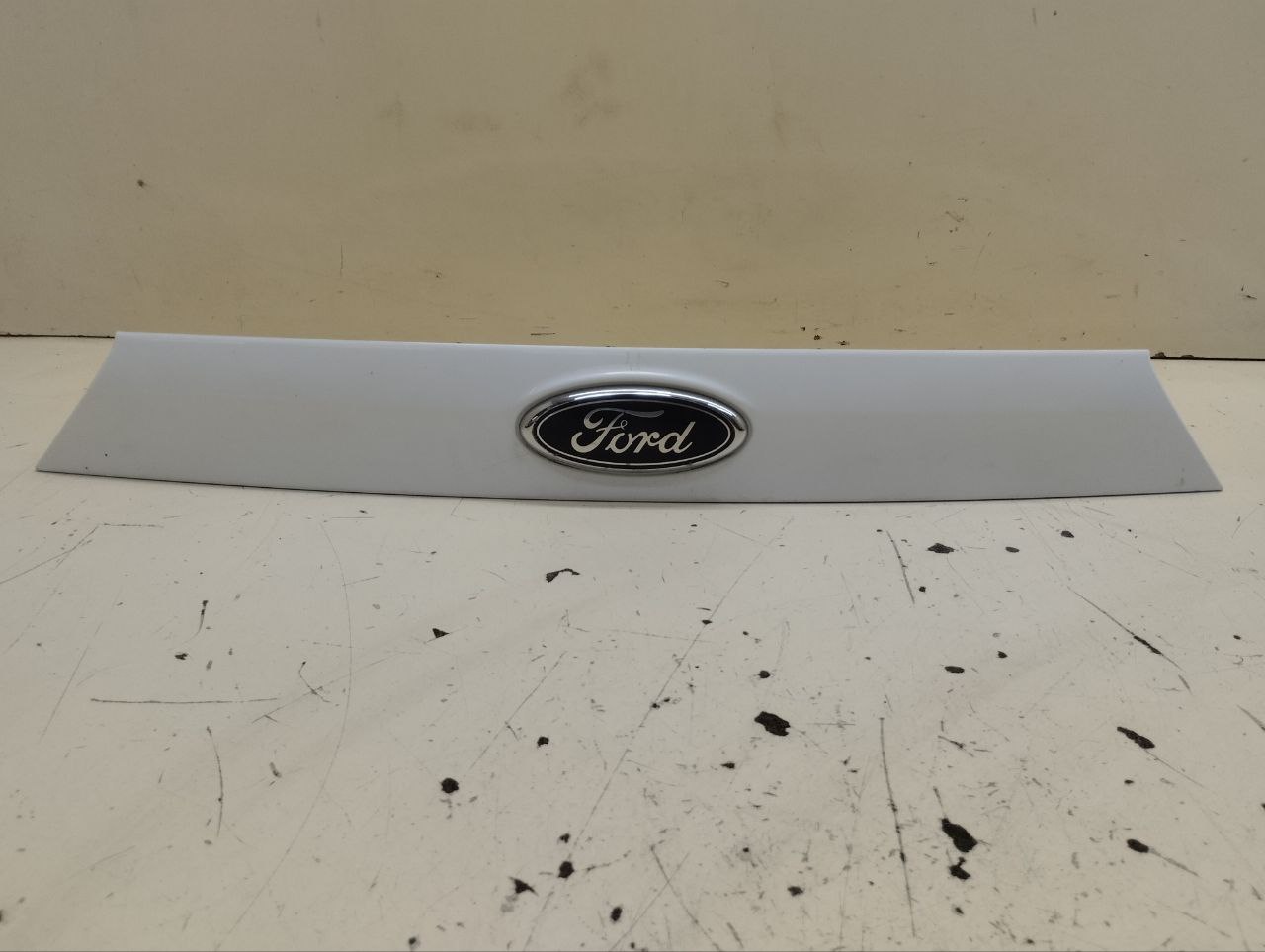 Накладка крышки багажника Ford Mondeo 4 2007-2015 Накладка крышки багажника Ford Mondeo 4 2007-2015