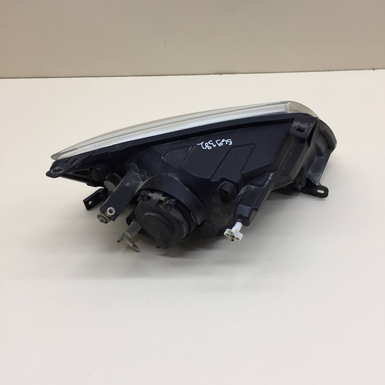 Фара левая Lada Granta 2011>