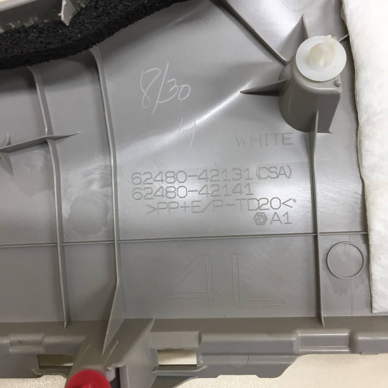 Обшивка стойки Toyota Rav 4 (XA40) 2013-2019 Обшивка стойки Toyota Rav 4 (XA40) 2013-2019