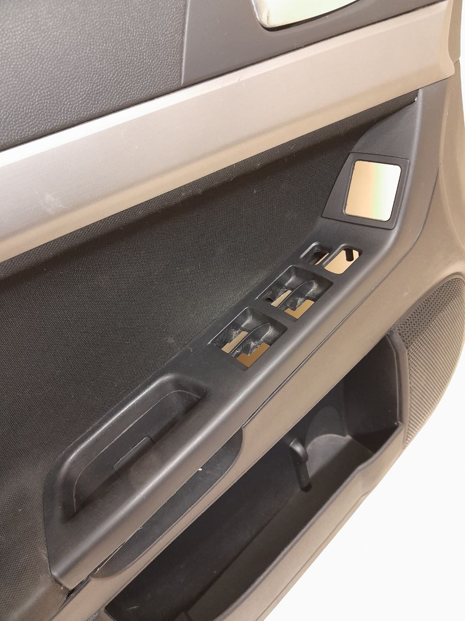 Обшивка двери передней левой Mitsubishi Lancer X (CX, CY)  2007>