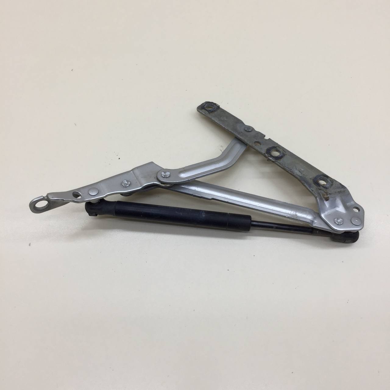 Петля крышки багажника Ford Focus 2 (DB) 2008-2011