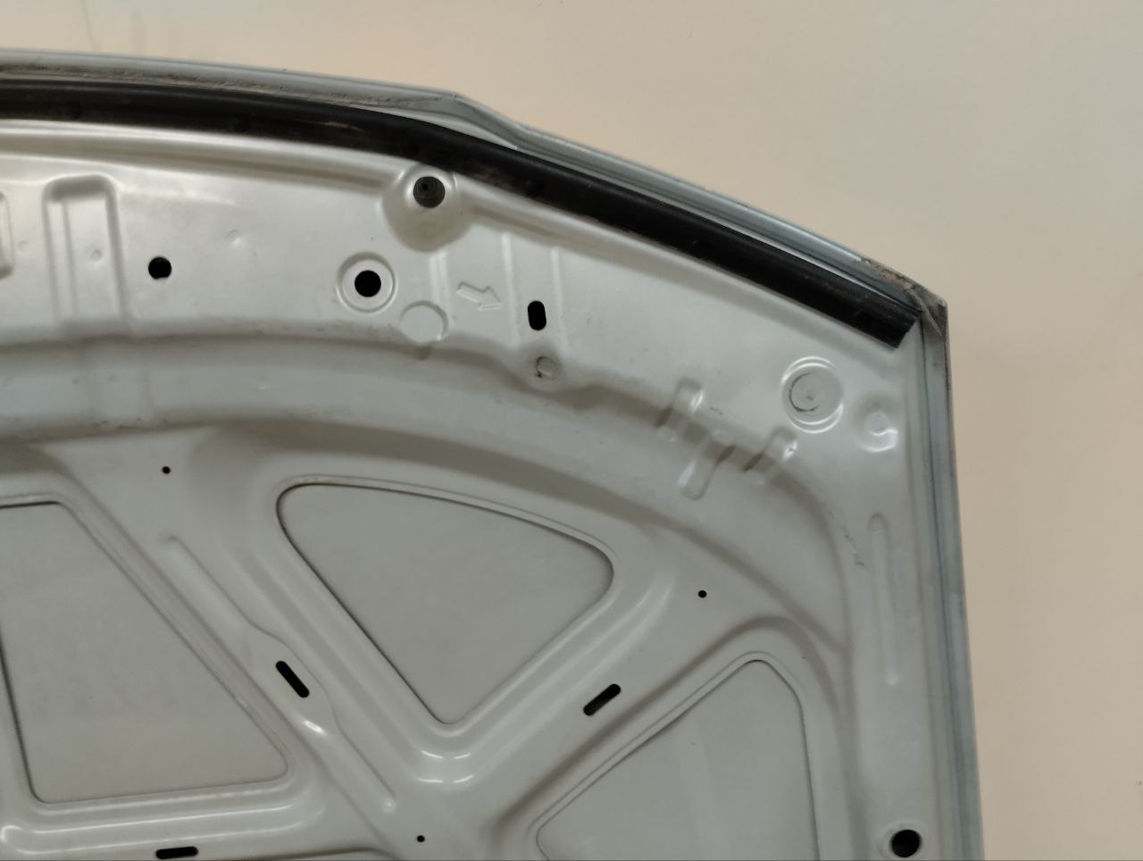 Капот Nissan Almera Classic (B10) 2006-2013 Капот Nissan Almera Classic (B10) 2006-2013