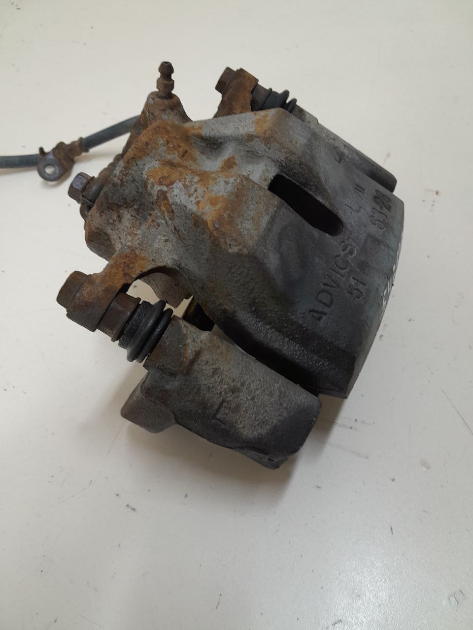 Суппорт передний левый Toyota Rav 4 (A30) 2006-2013