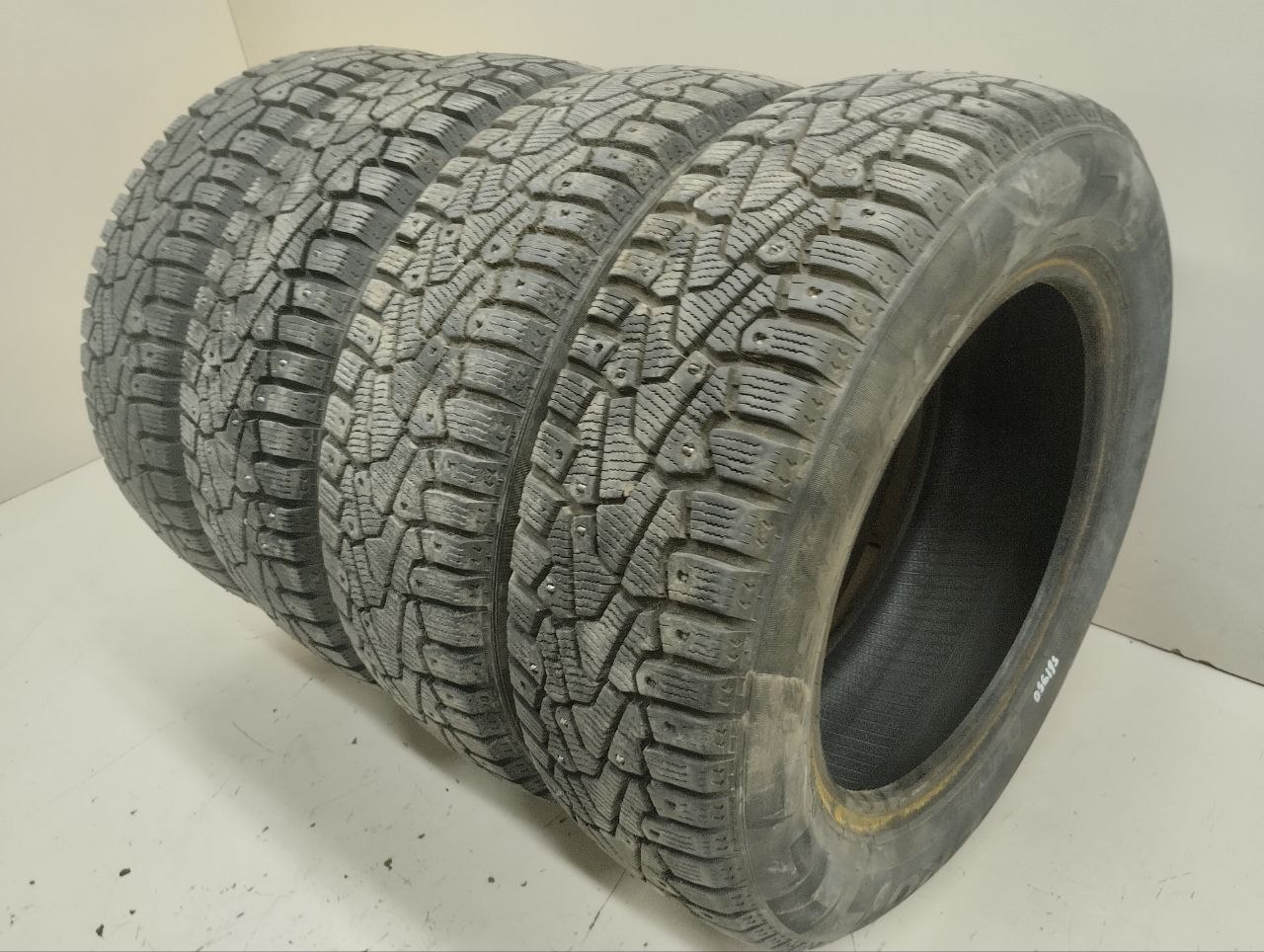 Шины к-кт R15 Зимние шипованные PIRELLI ICE ZERO.