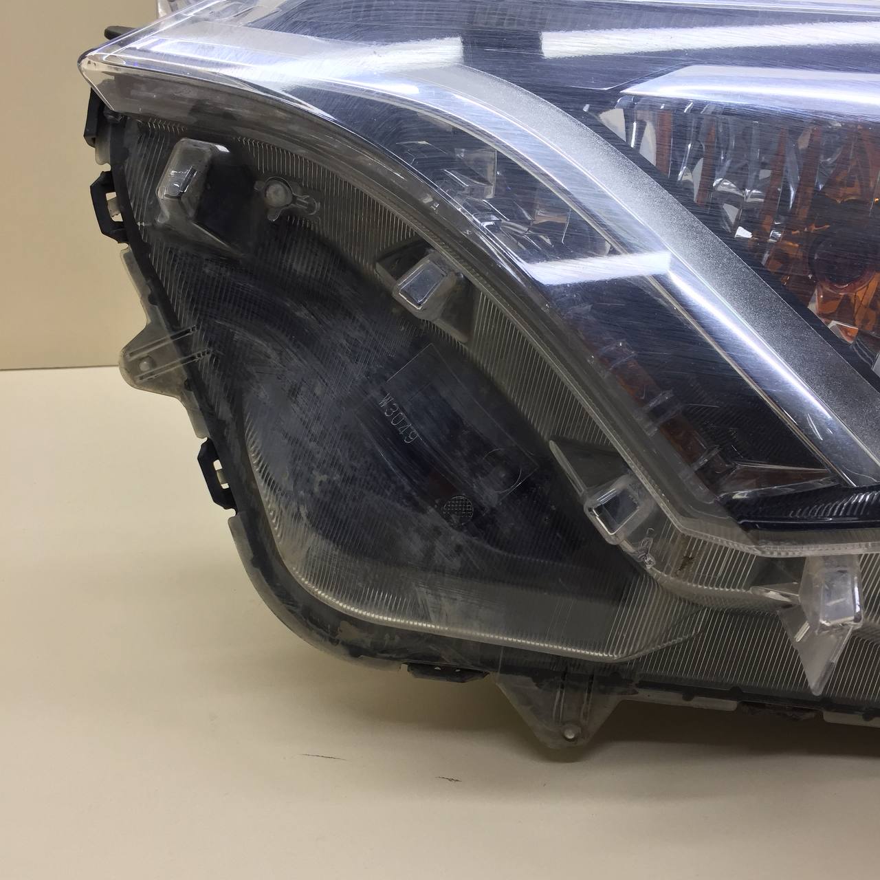 Фара левая Toyota Rav 4 (XA40) 2013-2019