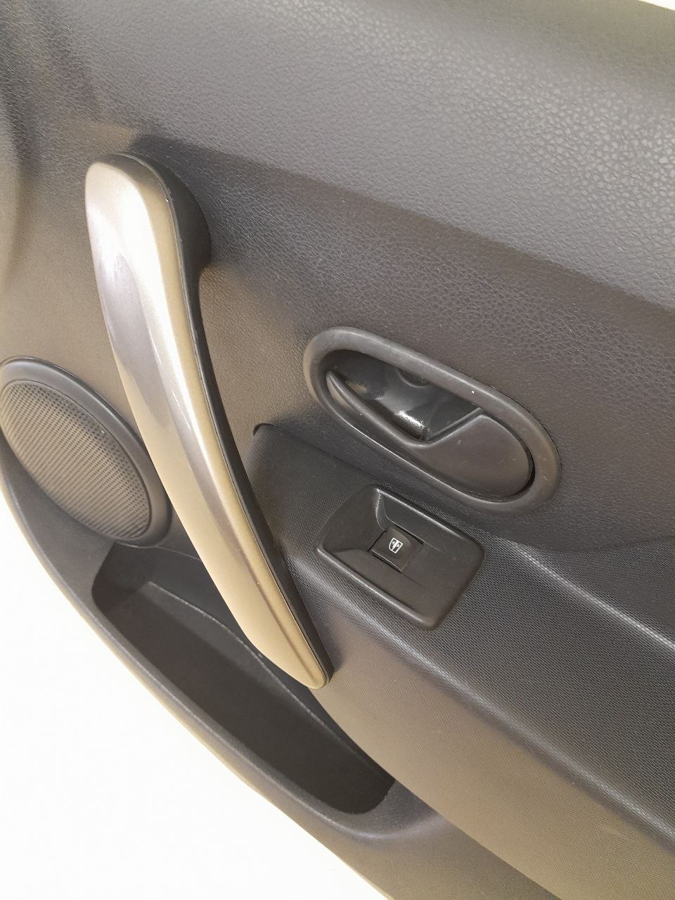Обшивка двери передней правой Renault Logan (2) 2014>