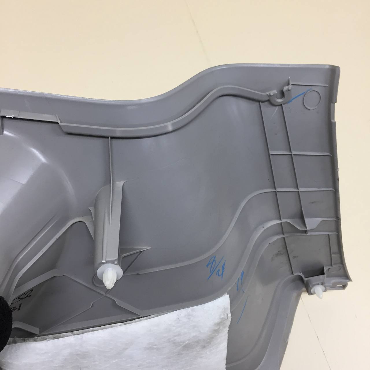 Обшивка стойки Toyota Rav 4 (XA40) 2013-2019 Обшивка стойки Toyota Rav 4 (XA40) 2013-2019